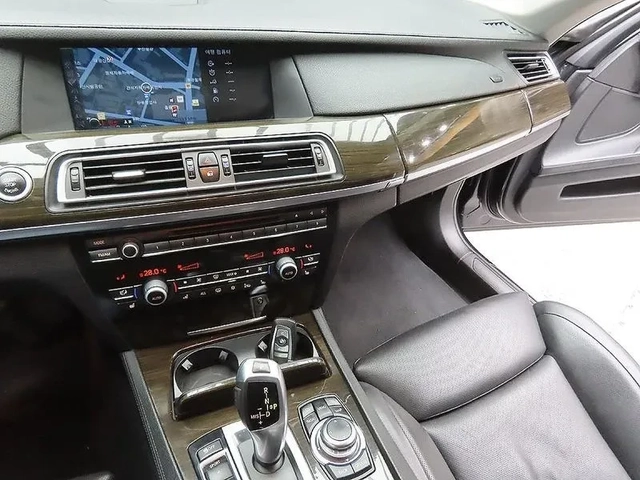 BMW 730 xDrive - автомобили, коли, обяви за нови и употребявани 8