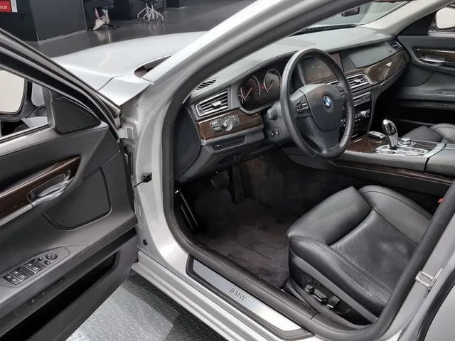 BMW 730 - автомобили, коли, обяви за нови и употребявани 10