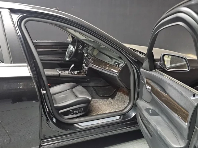 BMW 730 - автомобили, коли, обяви за нови и употребявани 10
