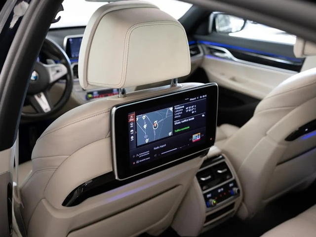 BMW 730d 730d xDrive M-Pack - автомобили, коли, обяви за нови и употребявани 7