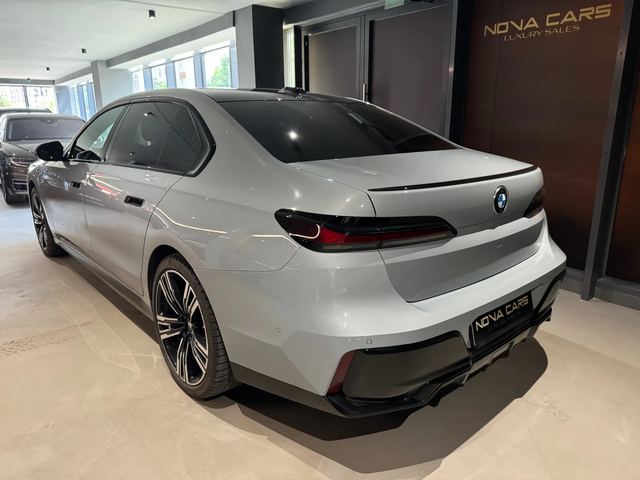 BMW 740 d xDrive M pro TV - автомобили, коли, обяви за нови и употребявани 1