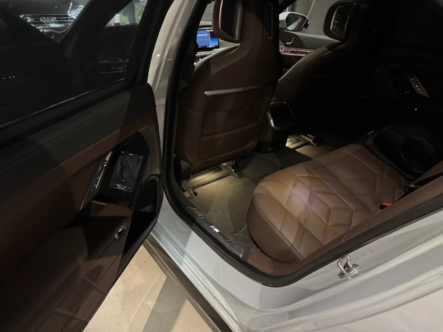 BMW 740 d xDrive M pro TV - автомобили, коли, обяви за нови и употребявани 9