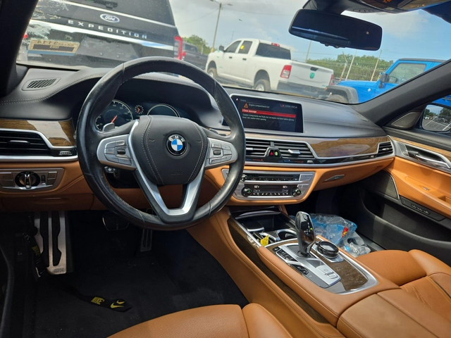 BMW 740 L M PACK FULL MAX* HARMAN* ASSISTANT* ПАНО* 360* - автомобили, коли, обяви за нови и употребявани 7