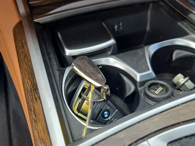 BMW 740 L M PACK FULL MAX* HARMAN* ASSISTANT* ПАНО* 360* - автомобили, коли, обяви за нови и употребявани 9