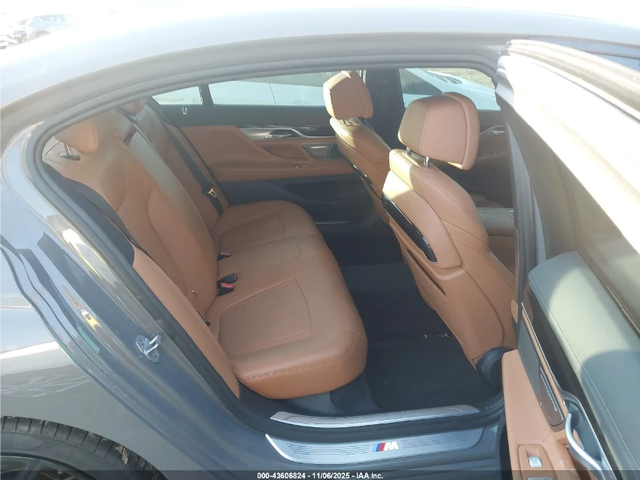 BMW 740 I / LONG / M-PACK / 360 / ОБДУХВАНЕ - автомобили, коли, обяви за нови и употребявани 8