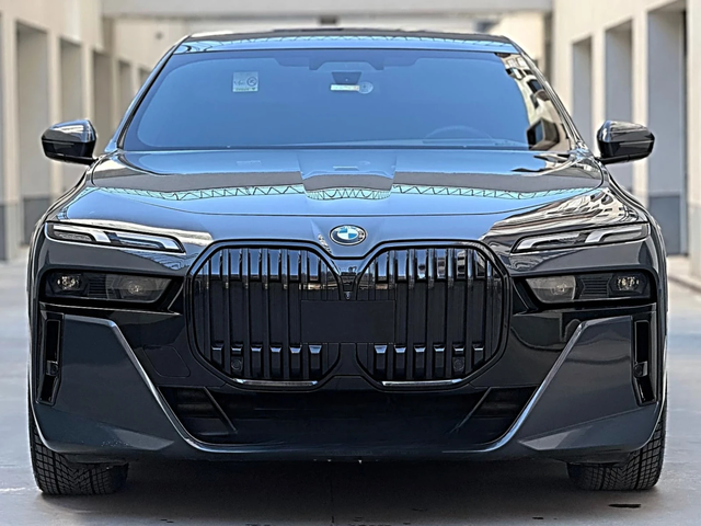 BMW 740 BMW 740 B&W* TV* LASER* SKY* CHAUFFEUR* FULL MAXX - автомобили, коли, обяви за нови и употребявани 0