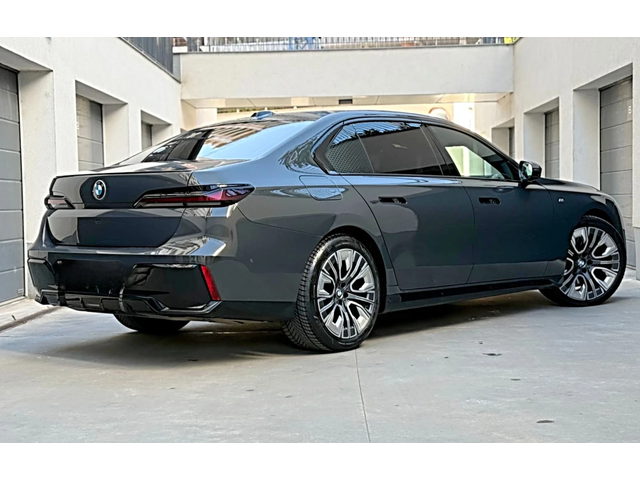 BMW 740 BMW 740 B&W* TV* LASER* SKY* CHAUFFEUR* FULL MAXX - автомобили, коли, обяви за нови и употребявани 10