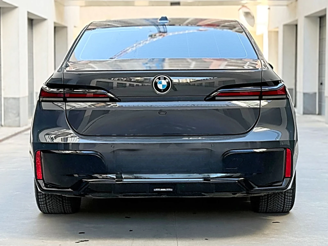 BMW 740 BMW 740 B&W* TV* LASER* SKY* CHAUFFEUR* FULL MAXX - автомобили, коли, обяви за нови и употребявани 4