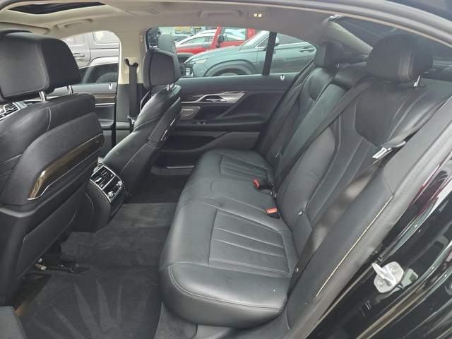 BMW 740 i - автомобили, коли, обяви за нови и употребявани 12