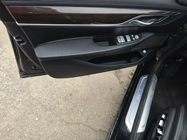 BMW 740 i - автомобили, коли, обяви за нови и употребявани 8