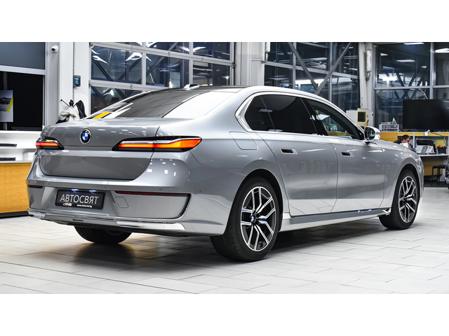 BMW 740 d xDrive Pure Excellence Mild Hybrid Sportautomati - автомобили, коли, обяви за нови и употребявани 5