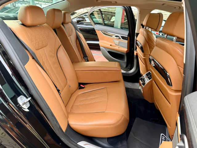 BMW 740 D#XDRIVE#M SPORT#LASER#SOFTCL#ОБДУХ#DISTR#FULL - автомобили, коли, обяви за нови и употребявани 9