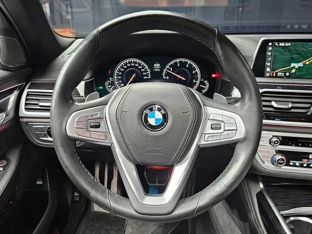 BMW 740 D xDrive M Sports - автомобили, коли, обяви за нови и употребявани 12