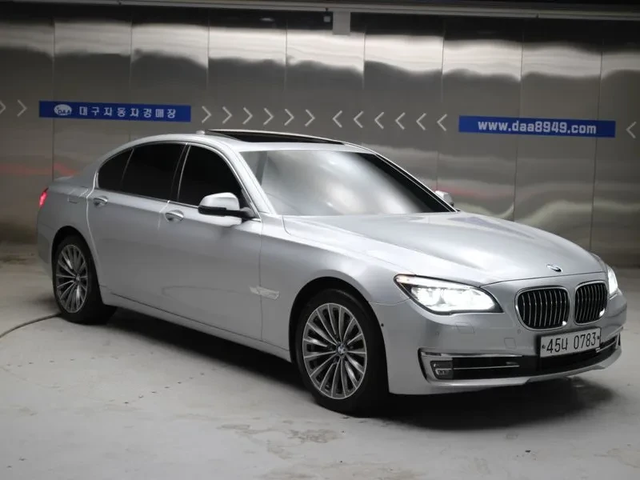 BMW 740 D xDrive Individual - автомобили, коли, обяви за нови и употребявани 4