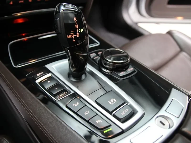 BMW 740 D xDrive Individual - автомобили, коли, обяви за нови и употребявани 8