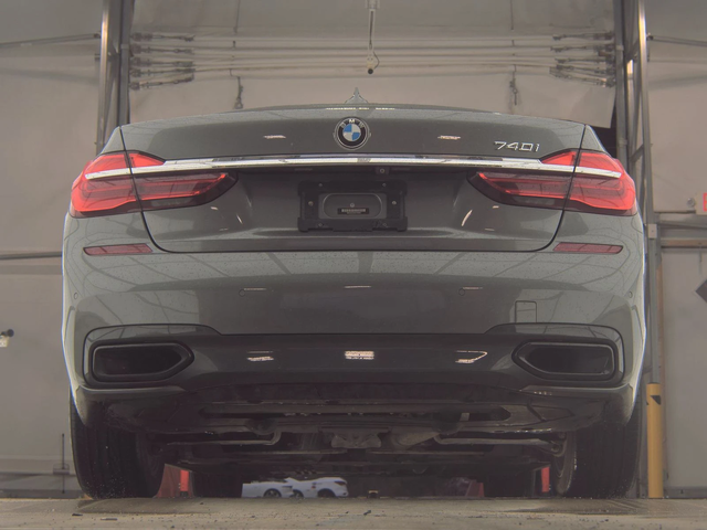 BMW 740 M* SPORT* ОБДУХВАНЕ* ХЕДЪП* 360КАМЕРА* МАСАЖ* - автомобили, коли, обяви за нови и употребявани 7