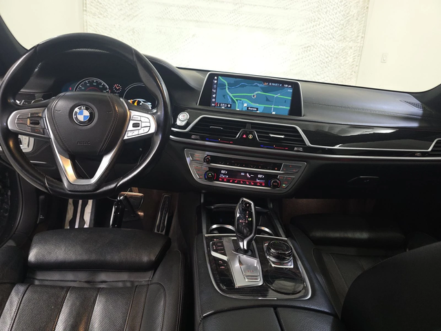 BMW 740 M* SPORT* HARMON* KARDON* ХЕДЪП* LANE* ASSIST* - автомобили, коли, обяви за нови и употребявани 7