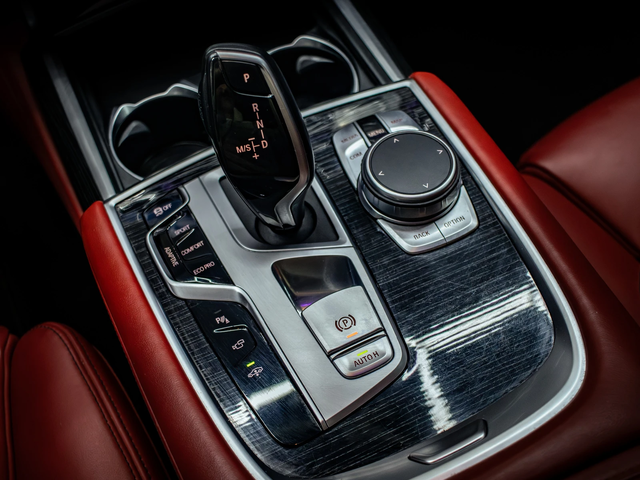 BMW 740 i* Carbon Core* ПЪЛЕН M ПАКЕТ* МАСАЖИ* ОБДУХВАНЕ* - автомобили, коли, обяви за нови и употребявани 10