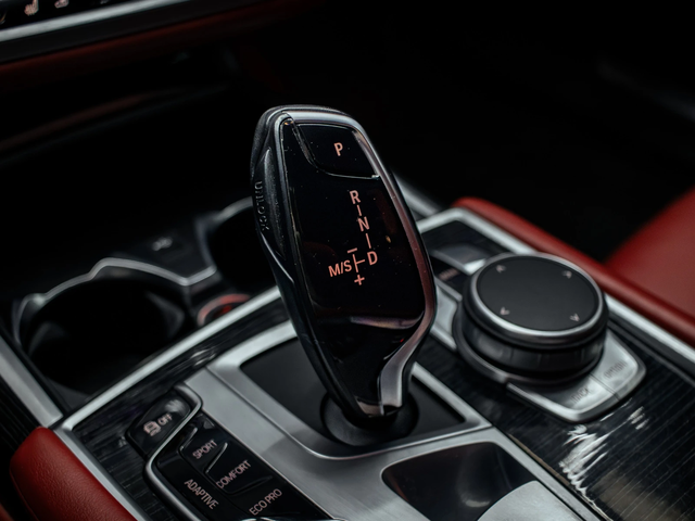 BMW 740 i* Carbon Core* ПЪЛЕН M ПАКЕТ* МАСАЖИ* ОБДУХВАНЕ* - автомобили, коли, обяви за нови и употребявани 12