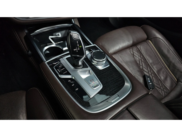 BMW 740 * ДИСТРОНИК * 360 * МАСАЖИ * HUD * АМБИЕНТНО - автомобили, коли, обяви за нови и употребявани 8