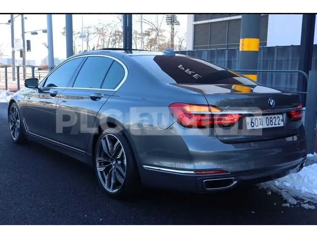 BMW 740 - автомобили, коли, обяви за нови и употребявани 3