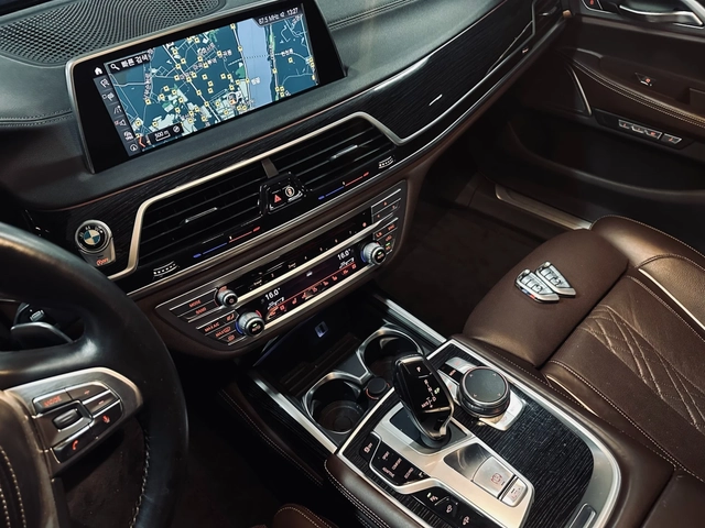 BMW 740 LONG* M SPORT* DIS* SOFT-CLOSE* МАСАЖ* ОБДУХ* TV* - автомобили, коли, обяви за нови и употребявани 11