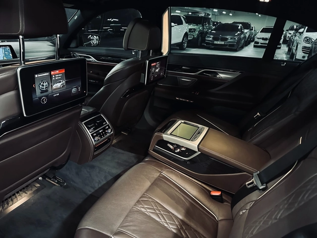 BMW 740 LONG* M SPORT* DIS* SOFT-CLOSE* МАСАЖ* ОБДУХ* TV* - автомобили, коли, обяви за нови и употребявани 15