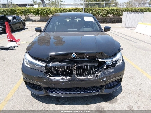 BMW 740 M PACK* HEADUP* HARMAN KARDON* ВАКУМ* ADAPTIVE LED - автомобили, коли, обяви за нови и употребявани 11