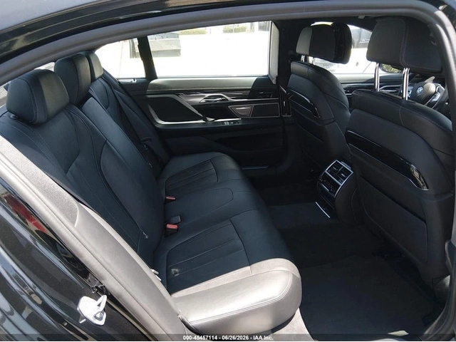 BMW 740 M PACK* HEADUP* HARMAN KARDON* ВАКУМ* ADAPTIVE LED - автомобили, коли, обяви за нови и употребявани 7