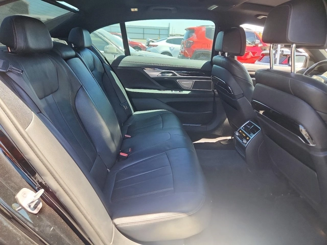 BMW 740 MSPORT* ПОДГРЕВ* ОБДУХВАНЕ* 360* КАМЕРА* - автомобили, коли, обяви за нови и употребявани 9