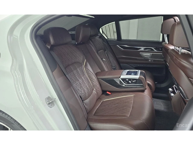 BMW 740 M* SPORT* HARMON* KARDON* ДИГИТАЛНО* ТАБЛО* 360КАМ - автомобили, коли, обяви за нови и употребявани 12