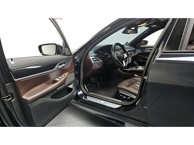 BMW 740 d xDrive M Sport - автомобили, коли, обяви за нови и употребявани 9