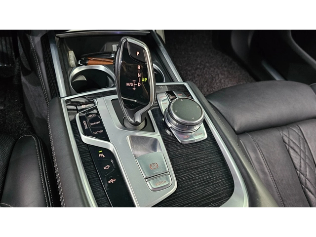 BMW 740 740Ld xDrive M Sport | HUD | 360  Камера | Massage - автомобили, коли, обяви за нови и употребявани 9