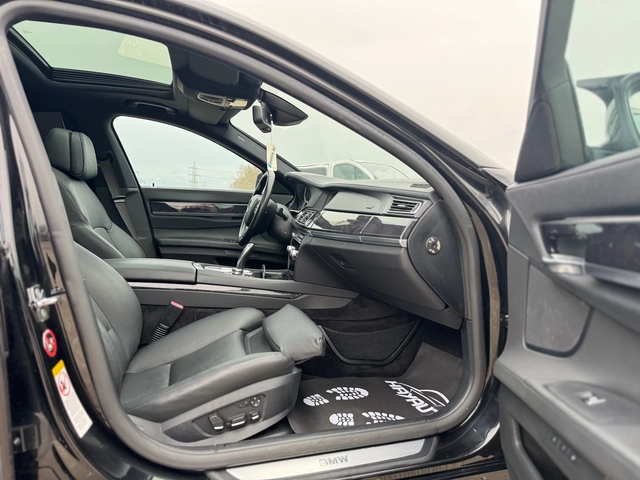 BMW 740 I= M-pack= Distronic= Head Up Display= Keyless Go= - автомобили, коли, обяви за нови и употребявани 10