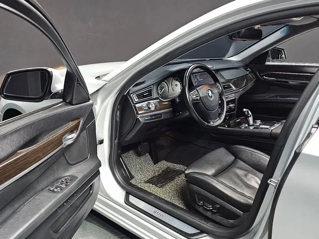 BMW 740 i - автомобили, коли, обяви за нови и употребявани 10