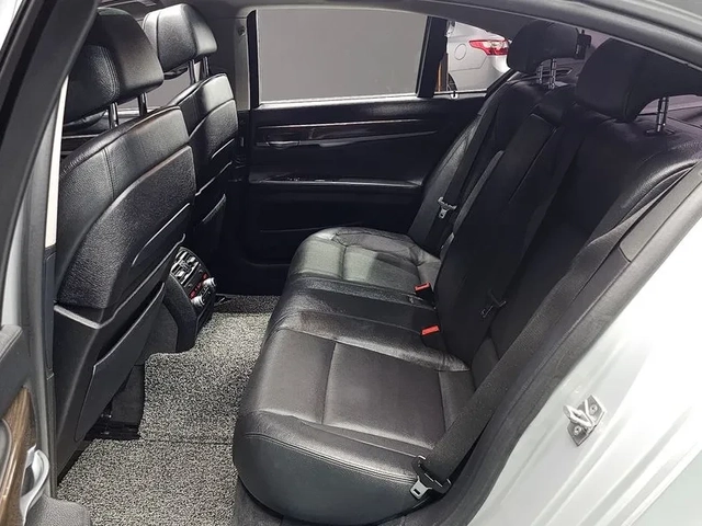 BMW 740 i - автомобили, коли, обяви за нови и употребявани 11