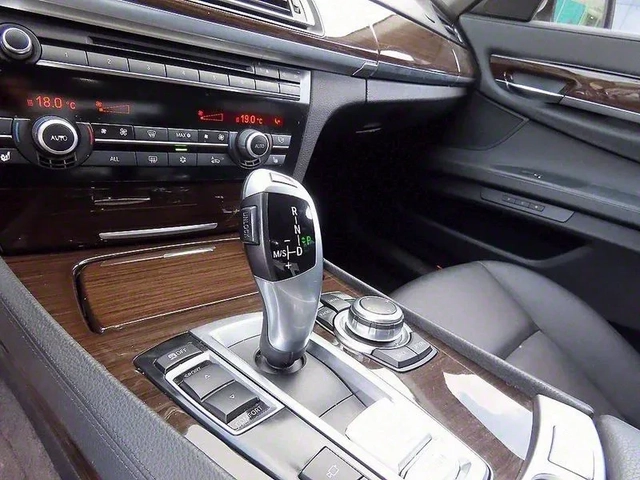 BMW 740 i - автомобили, коли, обяви за нови и употребявани 10