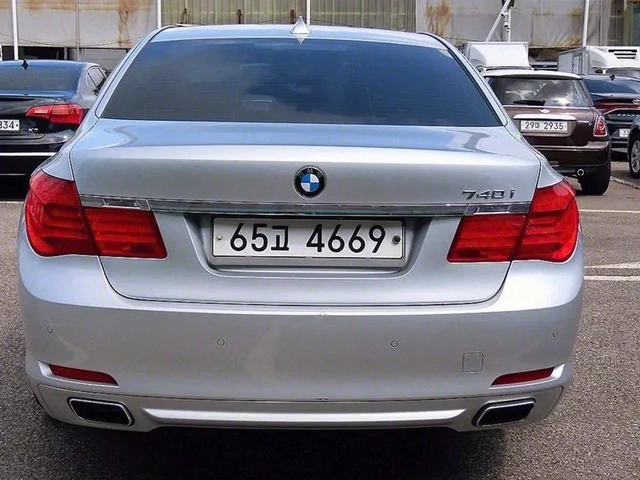 BMW 740 i - автомобили, коли, обяви за нови и употребявани 3