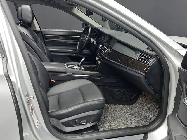 BMW 740 Li - автомобили, коли, обяви за нови и употребявани 10