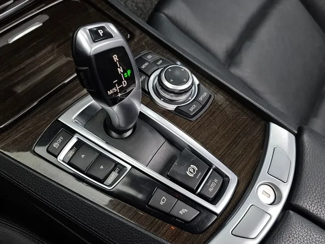 BMW 740 Li - автомобили, коли, обяви за нови и употребявани 8