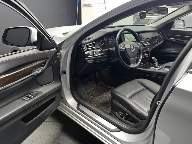 BMW 740 Li - автомобили, коли, обяви за нови и употребявани 9