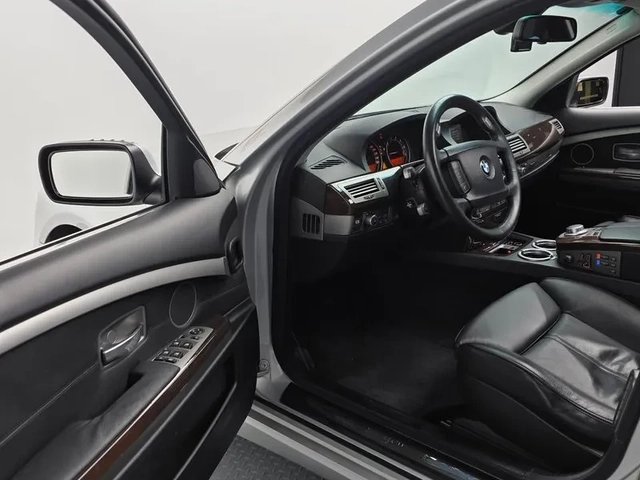 BMW 740 i - автомобили, коли, обяви за нови и употребявани 10