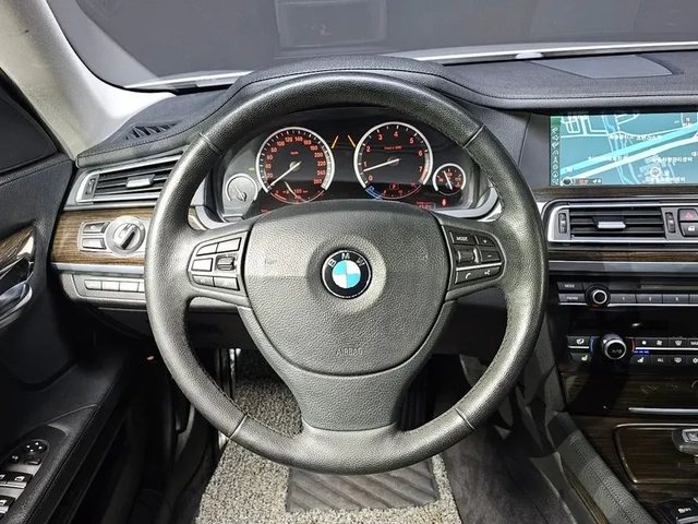 BMW 740 Li - автомобили, коли, обяви за нови и употребявани 13