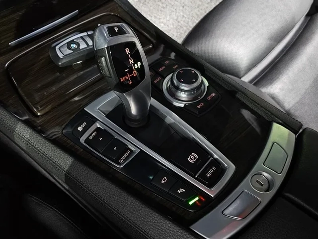 BMW 740 Li - автомобили, коли, обяви за нови и употребявани 8