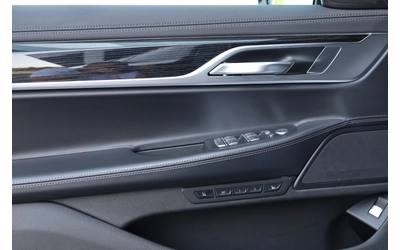BMW 740 * INDIVIDUAL* XDRIVE* LASER LIGHTS* 360* - автомобили, коли, обяви за нови и употребявани 12