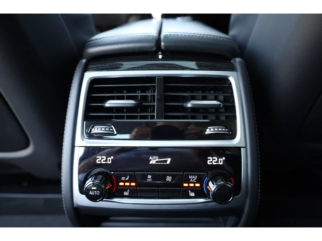 BMW 740 * INDIVIDUAL* XDRIVE* LASER LIGHTS* 360* - автомобили, коли, обяви за нови и употребявани 16