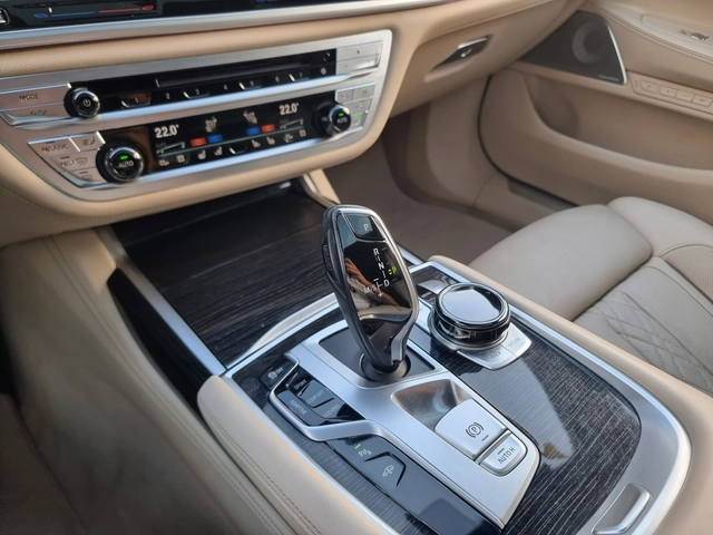 BMW 740 Xdrive* INDIVIDUAL* Bowers and Walkins* Mpack* Kam - автомобили, коли, обяви за нови и употребявани 14