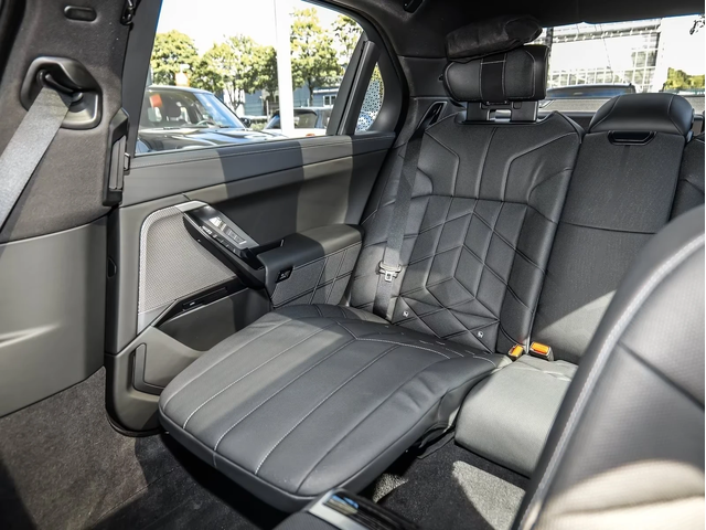 BMW 740 740 - автомобили, коли, обяви за нови и употребявани 8