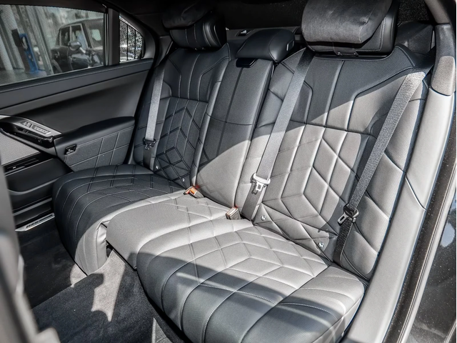 BMW 740 740 - автомобили, коли, обяви за нови и употребявани 9