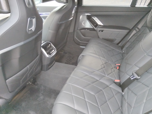 BMW 740 X Drive - автомобили, коли, обяви за нови и употребявани 7